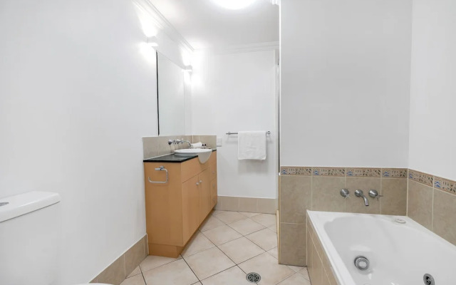 Spacious 3-beds w Direct Access to Pool