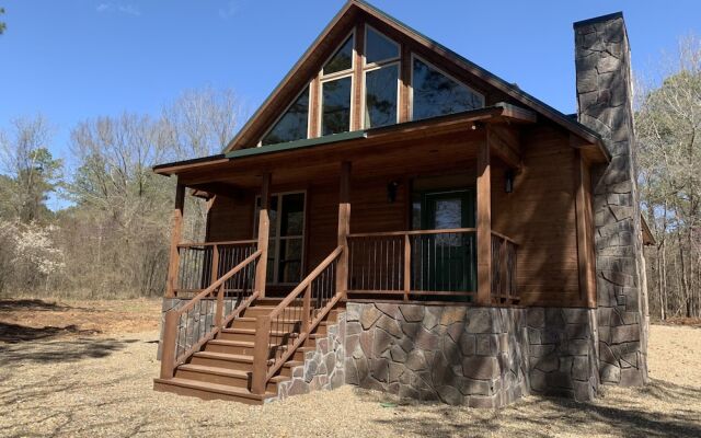 Standing Bear Studio Cabin With Hot Tub on the Deck by Redawning