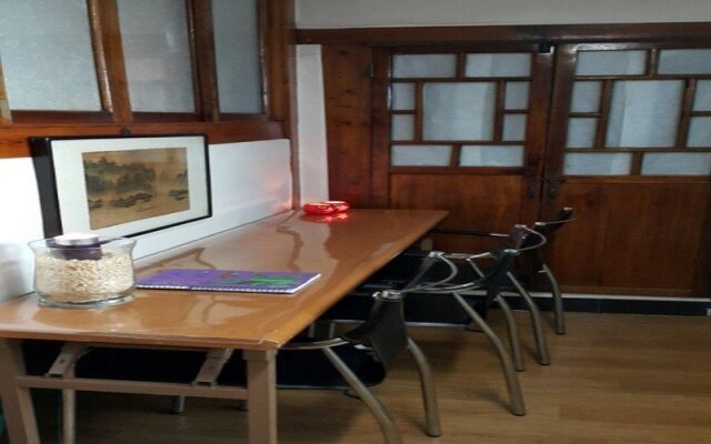 Eoot Hanok Guesthouse