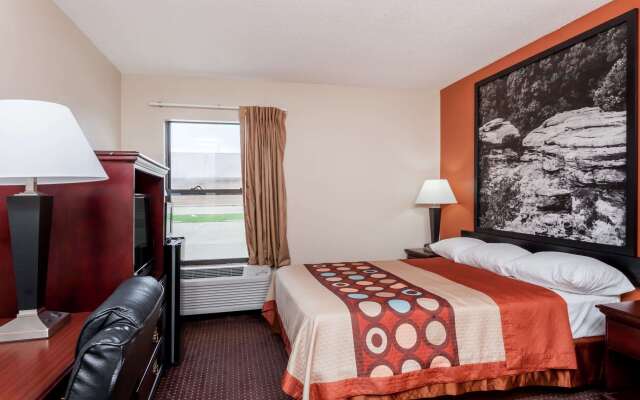 Super 8 by Wyndham Harrisburg