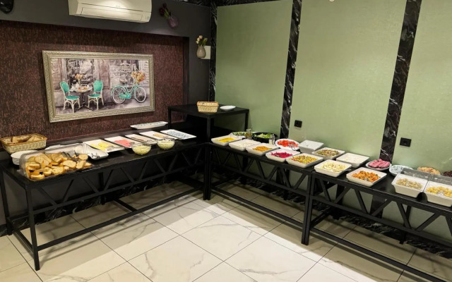 Marina Green Residence & Hotel