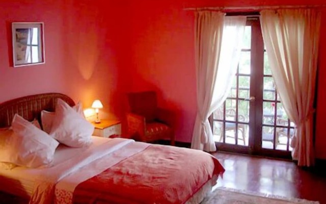 Las Flores Country & Beachside Hotel