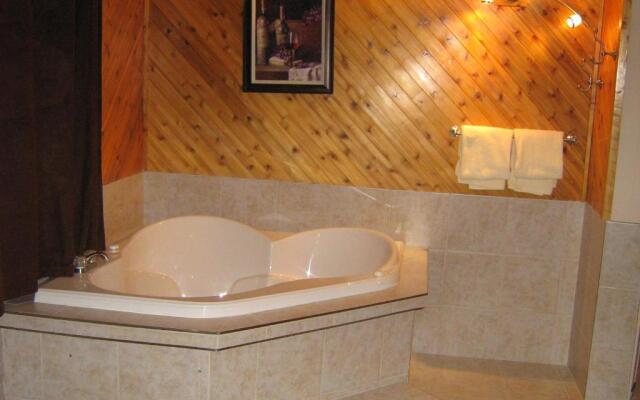 Parkway Motel & European Lodges