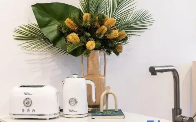Stylish 1BR Apt in Ivanhoe with Free Parking