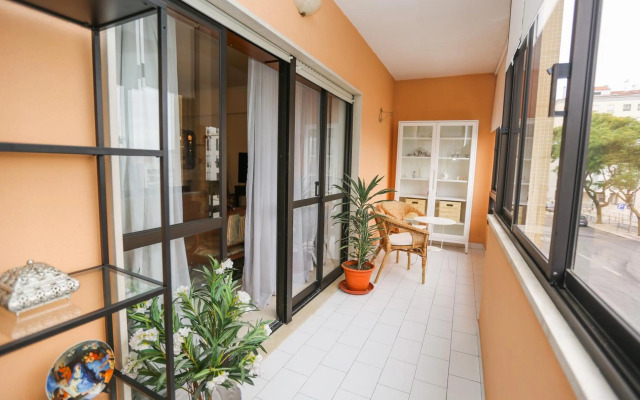 Like-home Bright Benfica Apt