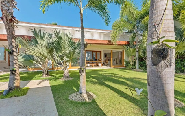 Modern Oasis Stunning Views of Golf Course River
