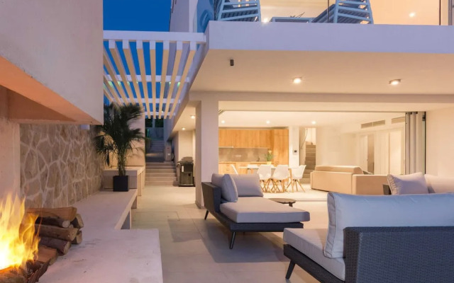 Luxurious Villa in Kozino With Fenced Garden