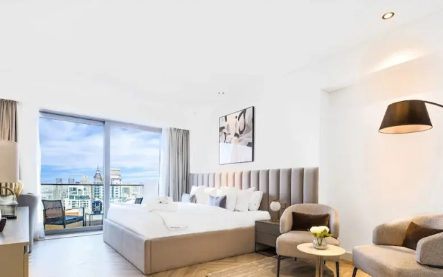 LUX The JW Marina Studio 2