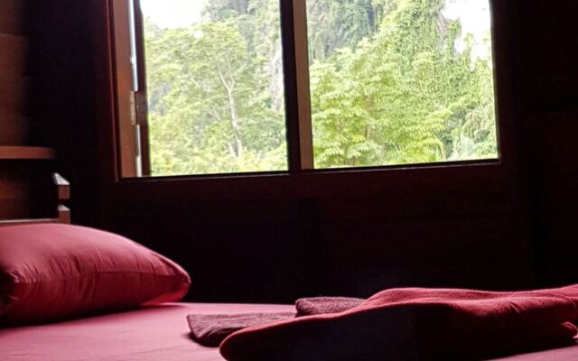 Phanom Bencha Mountain Resort