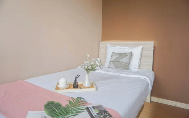 Homey And Cozy 3Br At Meikarta Apartment