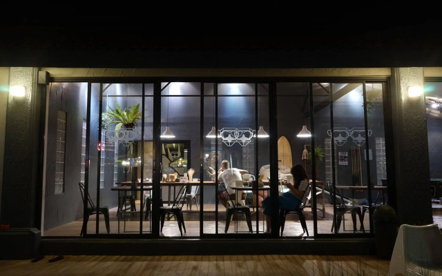 Monkey Dive Hostel Khaolak