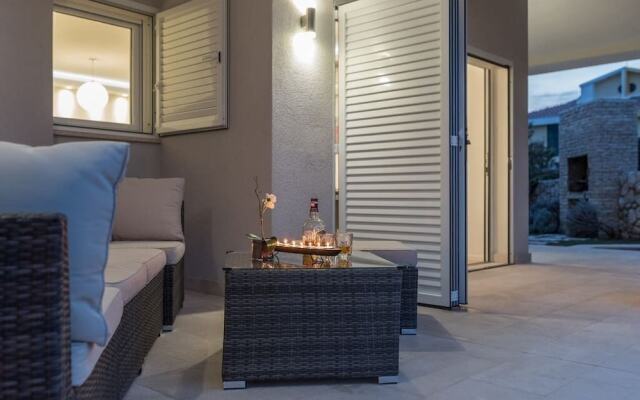 Luxury Villa White Rose with the Pool