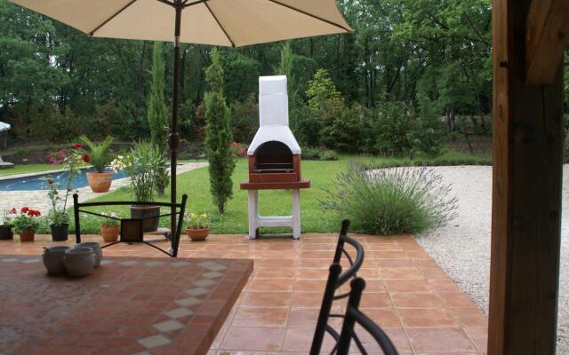 Stunning villa with private swimming pool and large garden