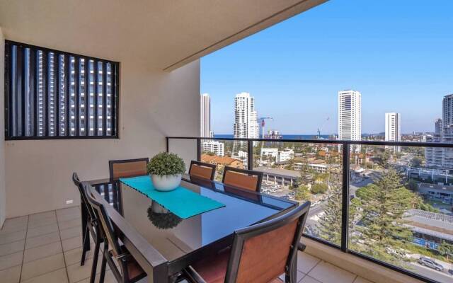 Stylish Apartment With Views
