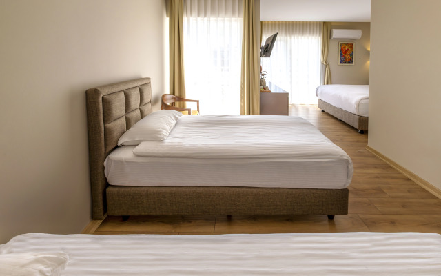 Mene City Hotel