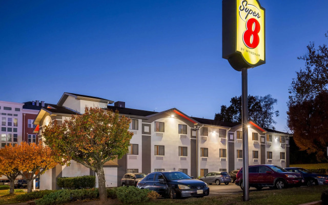 Super 8 by Wyndham College Park Wash DC Area