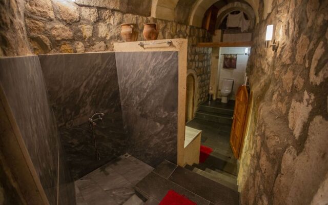 Asmali Cave House