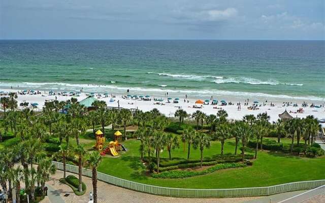 The Gem - 3 Br condo by RedAwning