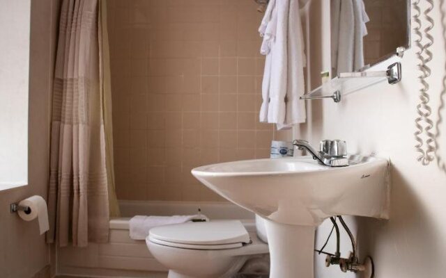Royal Inn and Suites