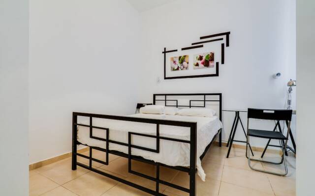 Central Apartment near Bograshov Beach
