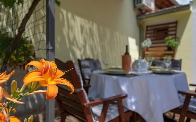 Mediterranean terrace apartment with Bikes & SUP