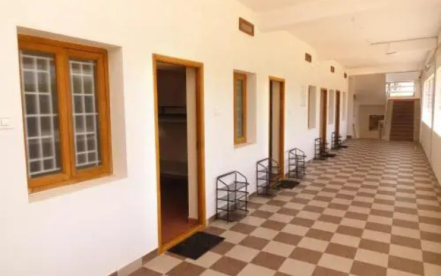 Dee Dee Ladies Hostel