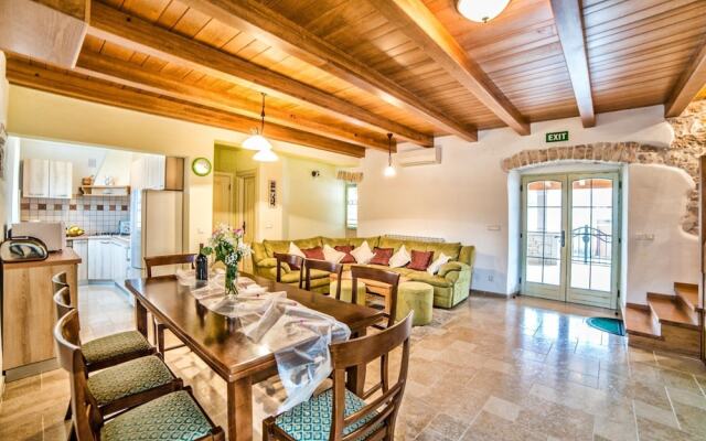 Charming Villa Only 10 Minutes Drive From the sea