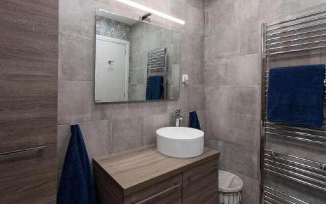 Lovely apt in Metaxourgio Center