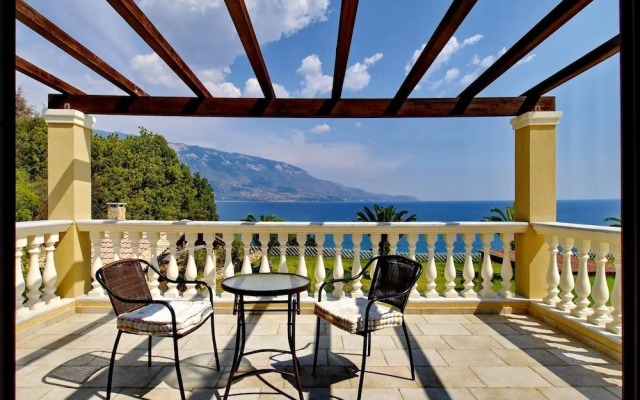 Villa Alexandros in Spartia