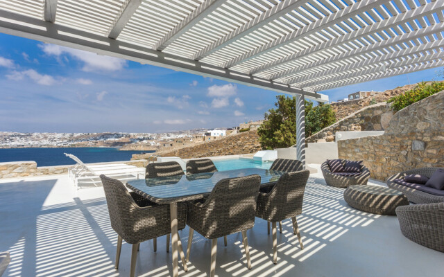 Luxury House with Private Pool 1A