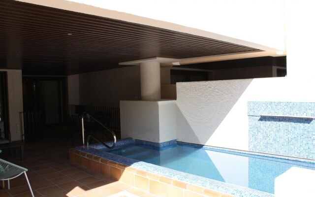 Private Pool Apartment Near Beach
