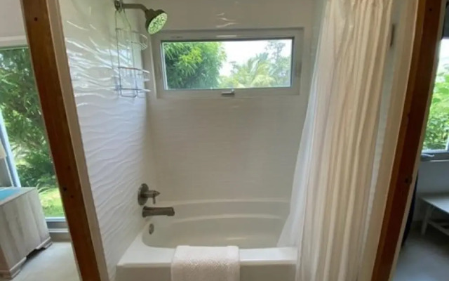Newly Remodeled Townhouse w Private Pool Sc40