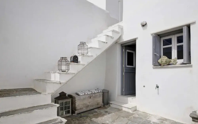 Tinos Experience the House