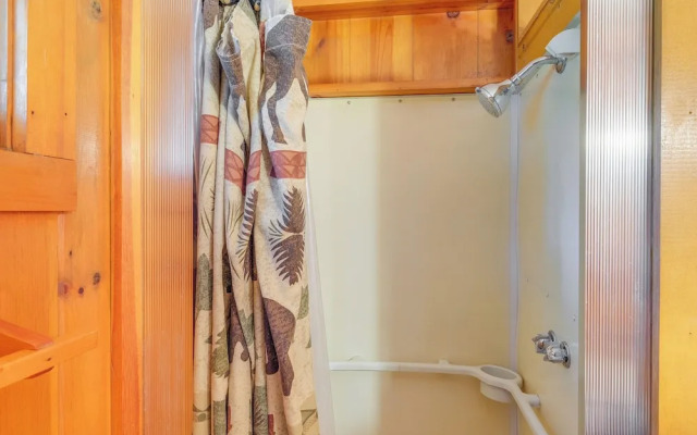 Kalkaska Retreat: Private Hot Tub, Dock, Fireplace