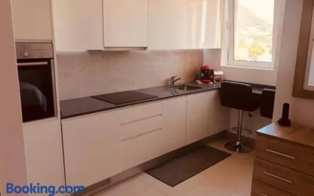 Westone Suite710-hosted by Sweetstay