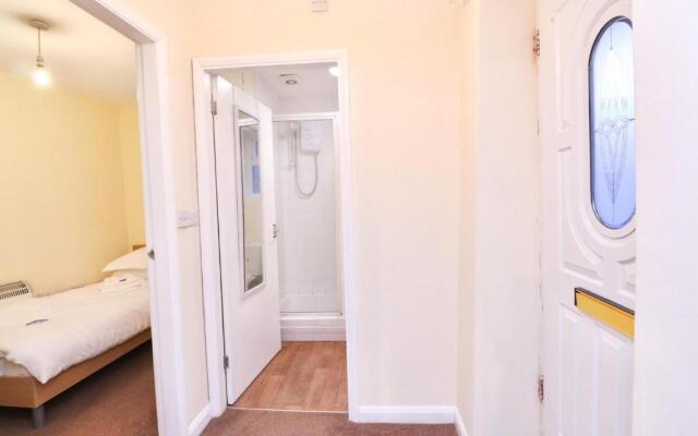 Cosy 2BD Flat Lincoln City Centre Sleeps 3