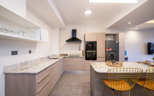Capital Sapphire Line 1 bed  by YourHost