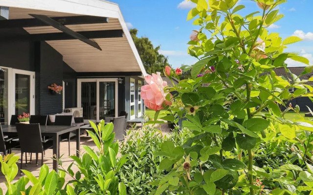 8 Person Holiday Home in Vaeggerlose