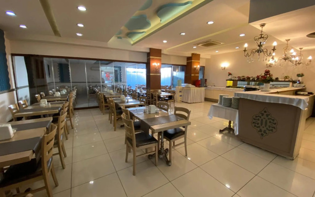 Grand Anzac Hotel