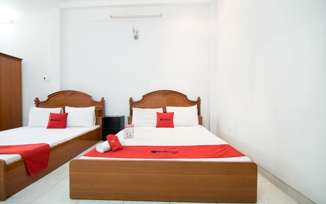 Reddoorz near Hoang Van Thu Park