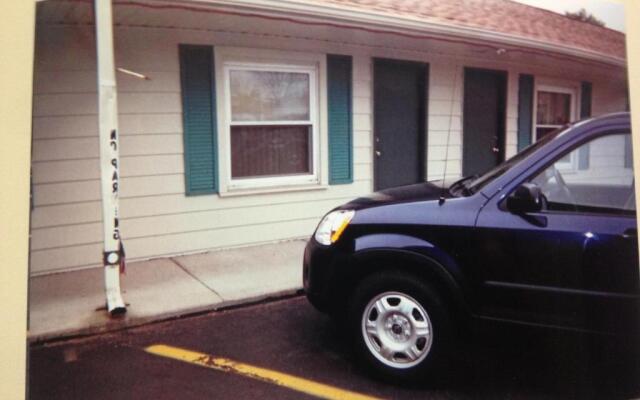 Village Inn Motel Holt