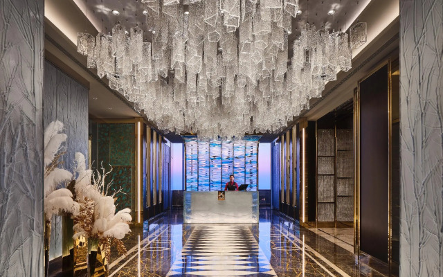J Hotel, Shanghai Tower