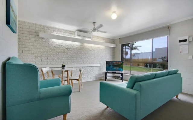 Hybiscus Waterfront Apartments