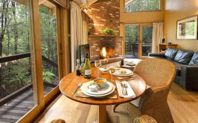 Woodlands Rainforest Retreat
