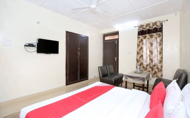 OYO 11595 Hotel Roxy