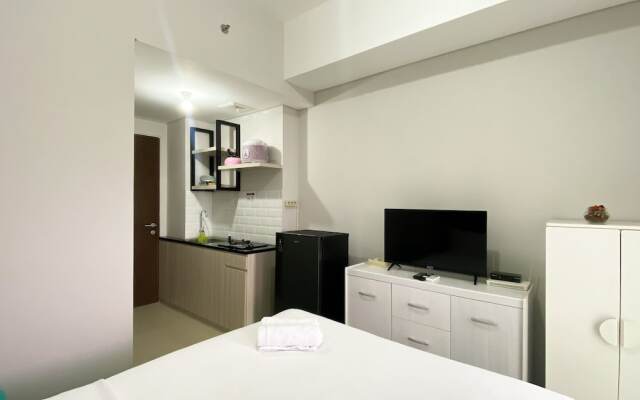 Homey And Warm Studio Transpark Juanda Bekasi Timur Apartment