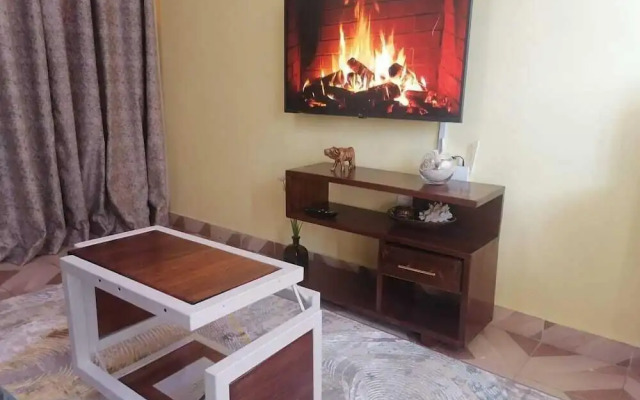 Lux Suites Trm drive Studio Apartments