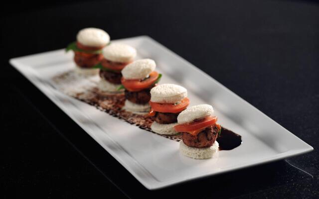 The Raphael Hotel, Autograph Collection