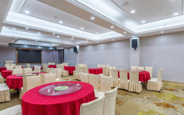 Wanhou Academy of Fine Arts Hotel (Yiyang Xiufeng Park Branch)