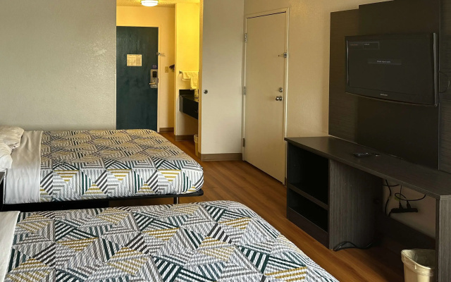 Motel 6 Waterloo, IA